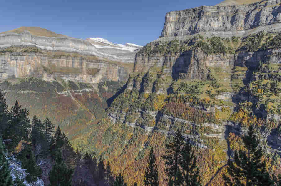 Huesca - parque nacional de Ordesa y Monte Perdido - valle de Ordesa 90 - faja de Pelay.jpg